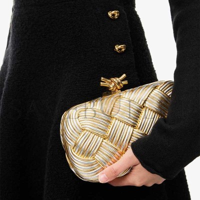 BOTTEGA VENETA SIGNATURE-KNOT INTRECCIO LEATHER CLUTCH BAG 804532V4Q318029 (19*11.5*5cm) BOTTEGA VENETA SIGNATURE-KNOT INTRECCIO LEATHER CLUTCH BAG 804532V4Q318029 (19*11.5*5cm)